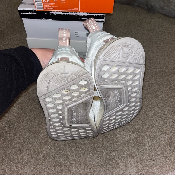 Wmns Adidas NMD R1 - Picture 4 of 5